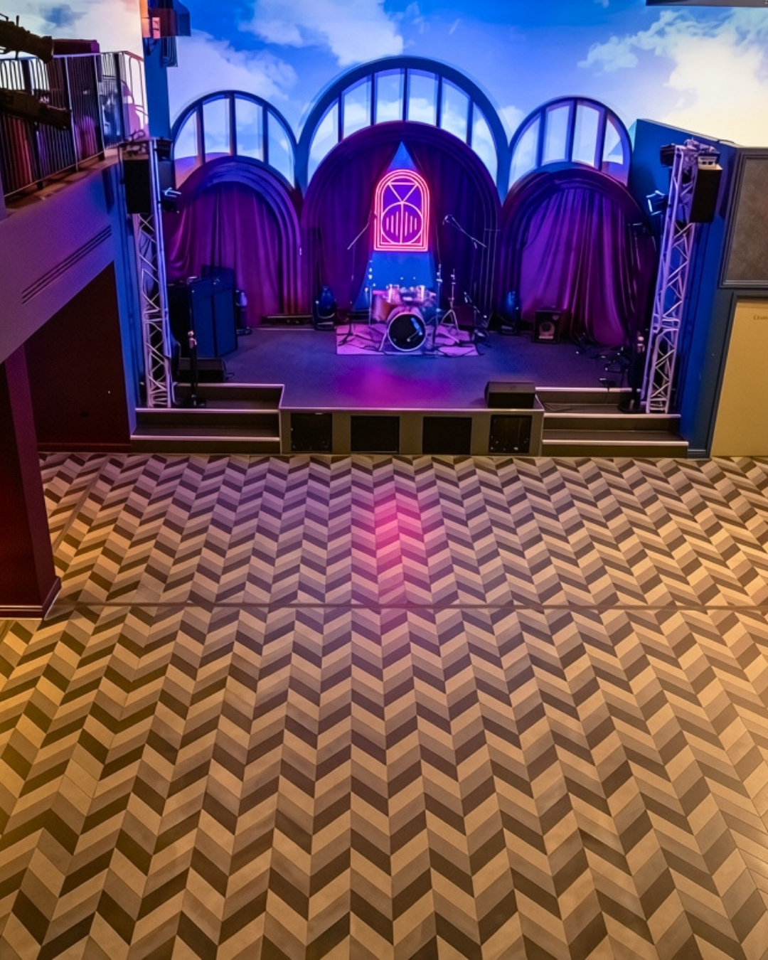 Full venue hire at Amazing Grace Canary Wharf decorated for Christmas